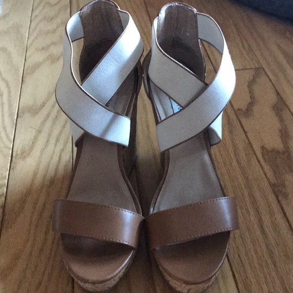 Steve Madden Shoes - Steve Madden Tan Wedge Size 8